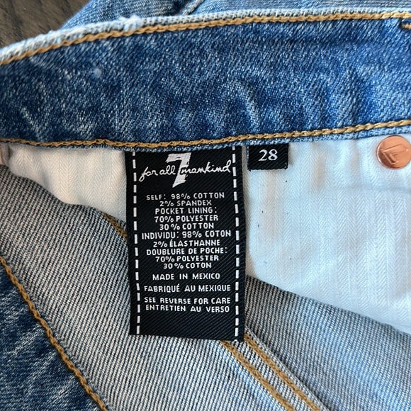 7 For All Mankind Lightly Distressed Beaded Cut off Shorts Soze 28 - Picture 4 of 5